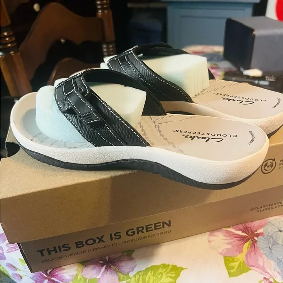 Clarks Black and White Slide Sandals Sunmaze Daisy size 7M - Picture 1 of 6